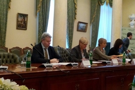 Российский АвтоВАЗ сократит зарплаты сотрудникам