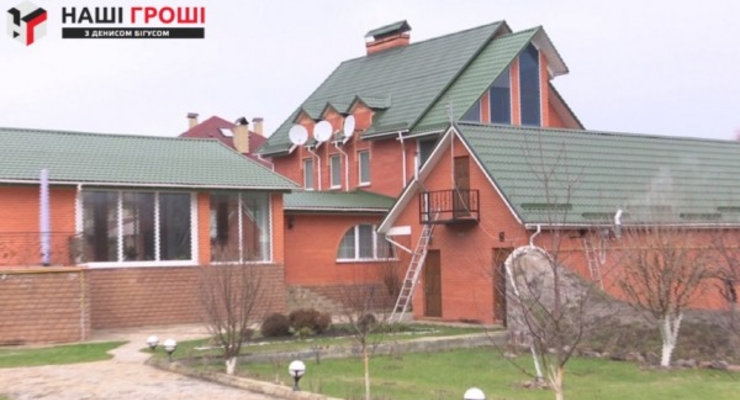 Журналисты показали, как живет экс-директор закупок Укрзализныци