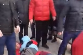 Под Киевом коллекторы силой выселили семью из жилого дома