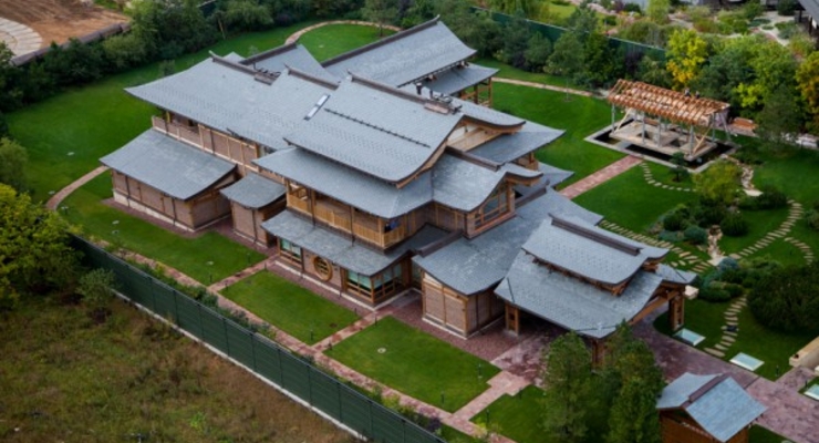 Навальный показал шикарный "китайский дворец" Шойгу на Рублевке