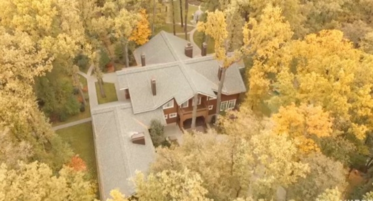 Активисты показали имение Добкина в Харькове