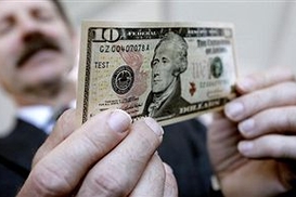 На открытии межбанка курс доллара достиг 21,75 гривен