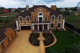 АвтоМайдан показал "скромные кельи" настоятеля и казначея Киево-Печерской Лавры