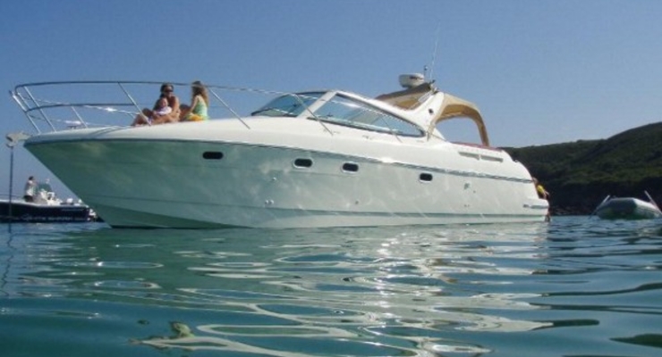 В РФ хотят засекретить данные о владельцах вилл, яхт и самолетов