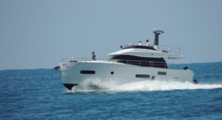 Красиво жить не запретишь: патриарха Кирилла засняли в трусах на дорогой яхте - СМИ