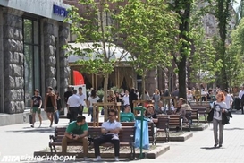 Жизнь в Киеве для иностранцев подешевела вдвое