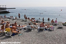 Крымчане массово жалуются на грязные пляжи