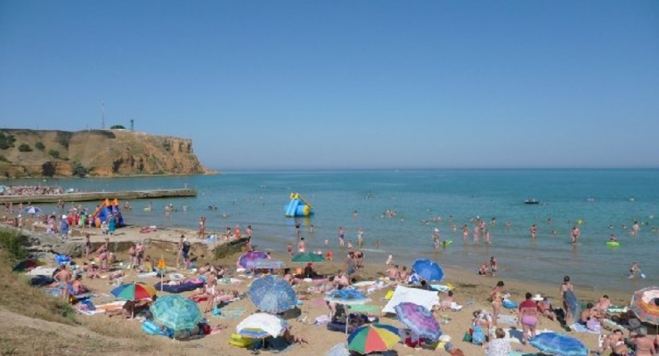 Россияне жалуются на дорогой отдых в Крыму и закрытые пляжи