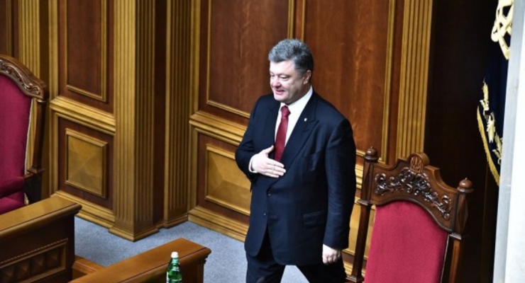 Порошенко призвал повысить зарплаты, но без популизма