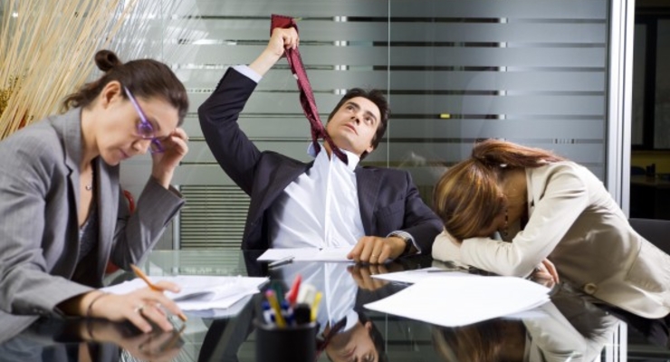 Чем готовы жертвовать "белые воротнички" ради работы - опрос