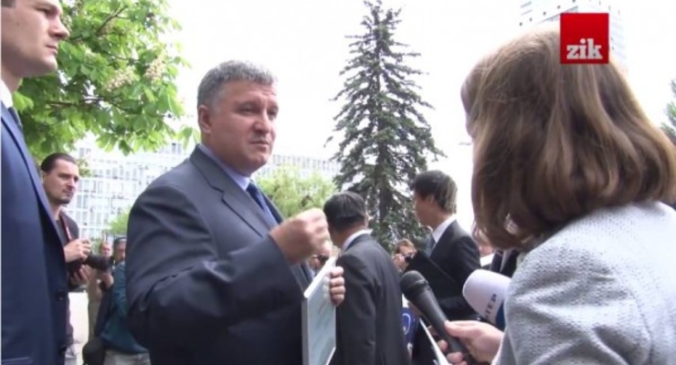 Аваков прокомментировал скандал со своим замом: Девушка, прекратите истерику