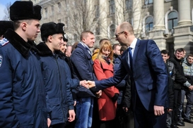 Яценюк рассказал об уровне жизни: украинцам трудно выживать