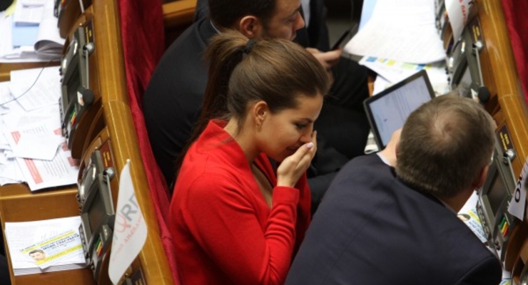 Народным депутатам задерживают зарплату