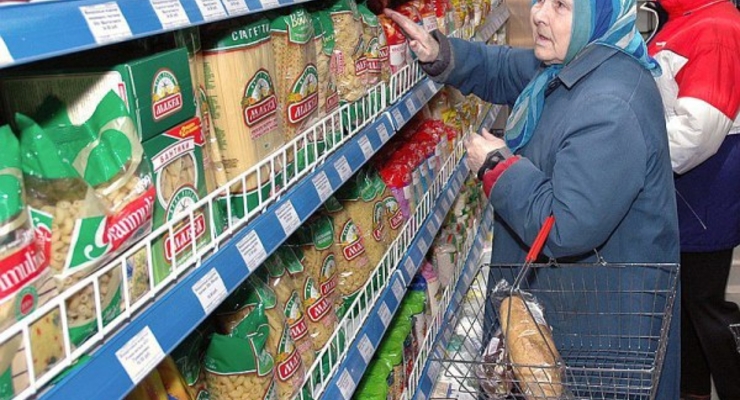 Почти половина россиян резко сократили покупки продуктов