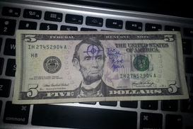 Львовский суд оштрафовал мужчину за продажу 5 долларов