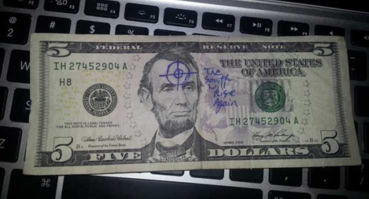 Львовский суд оштрафовал мужчину за продажу 5 долларов