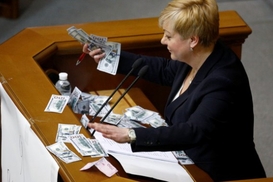 Гонтарева хочет ограничить наличные расчеты