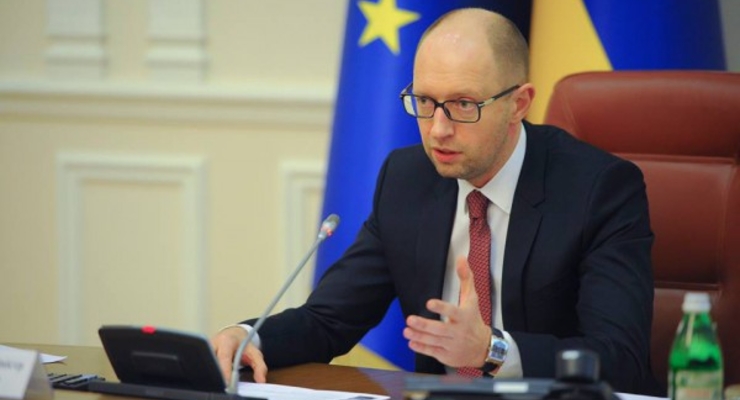 Зарплата Яценюка составила 8,5 тысяч гривен