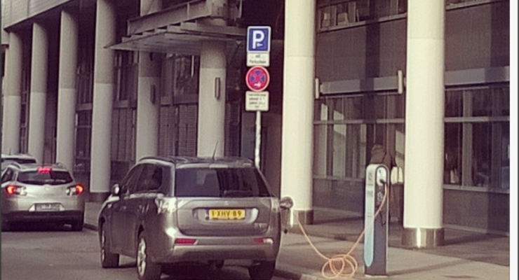 В Киеве открылась еще одна заправка для электромобилей