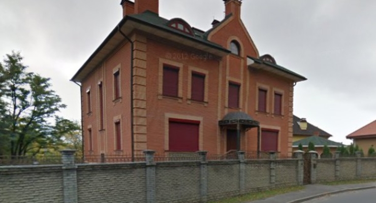 Азаров продает дом на Печерске - СМИ