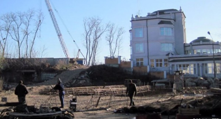 Порошенко затеял строительство в буферной зоне Киево-Печерской Лавры - СМИ