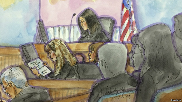 Судья зачитывает вердикт