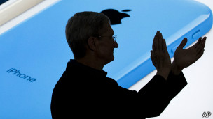 Симлуэт на фоне телефона Apple