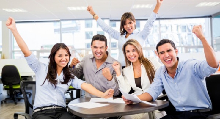 Как на праздник: 20% украинцев считают свой коллектив второй семьей