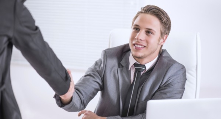 Каждый третий выпускник ВУЗа устраивается на работу «по блату»