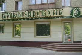 Вслед за долларом подорожал бензин