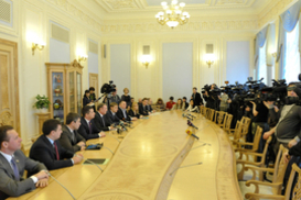 Кончина Чавеса стимулировала рост мировых цен на нефть, но на кредитный рейтинг Венесуэлы пока не повлияла