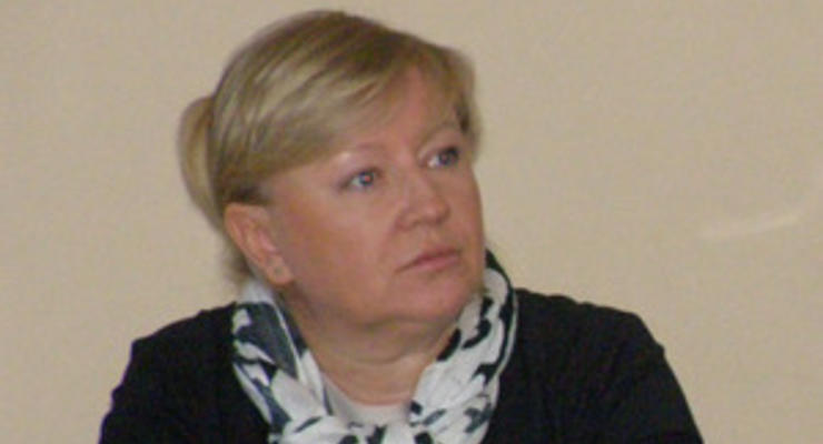 Светлана Фабрикант: Власенко мог уже давно определиться - либо он адвокат Юлии Тимошенко, либо народный депутат