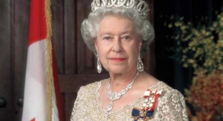 Британская королева показала всем личные бриллианты (ФОТО)