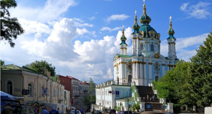 Евро на межбанке заканчивает неделю ростом котировок