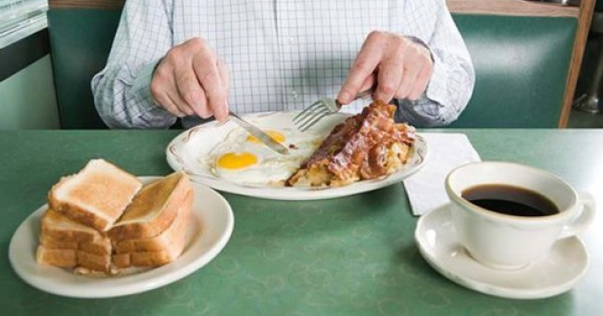 кофе повышает давление или снижает. почему нельзя запивать еду. можно ли кофе после еды. интересные истории про кофе. можно ли кофе после еды.