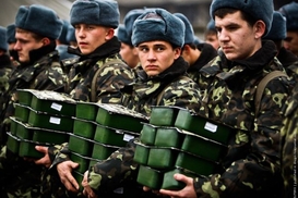 С  первого апреля зарплаты военных поднимут на 55%