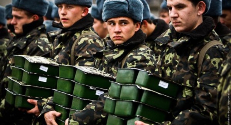 С  первого апреля зарплаты военных поднимут на 55%