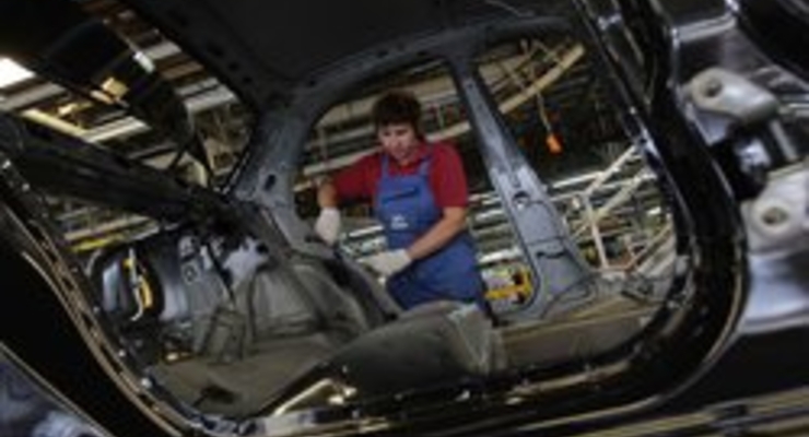 Крупнейший в Украине автопроизводитель увеличил выпуск почти вполовину