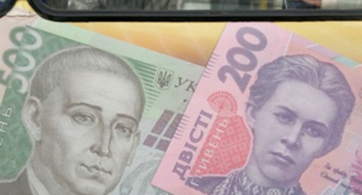 Гривна начинает межбанковскую неделю слабым ростом