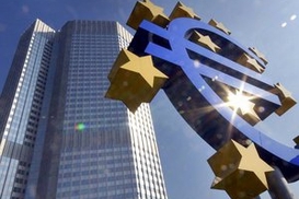 Курс евро снижается из-за долговых проблем Италии