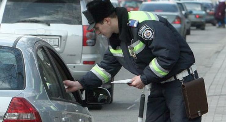 Каждый десятый украинец давал взятку за получение водительского удостоверения