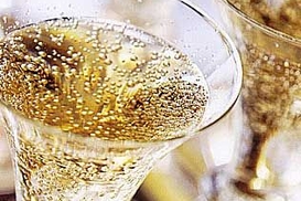 Украина получит компенсацию от ЕС за отказ от шампанского и пармезана