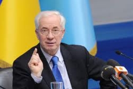 Азаров берет кредиты для борьбы с долгами