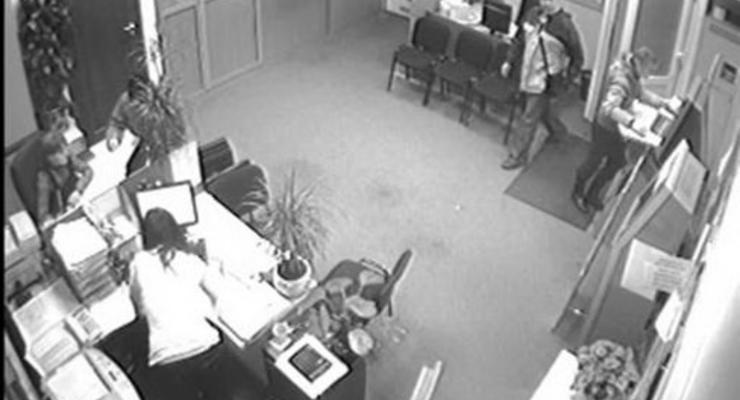 Милиция разыскивает серийного грабителя банков