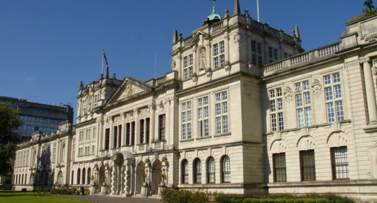 Уэльский университет закрыли за липовые дипломы