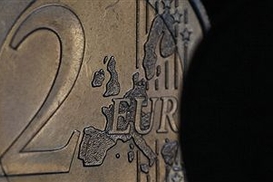 Курс евро снизился на межбанке