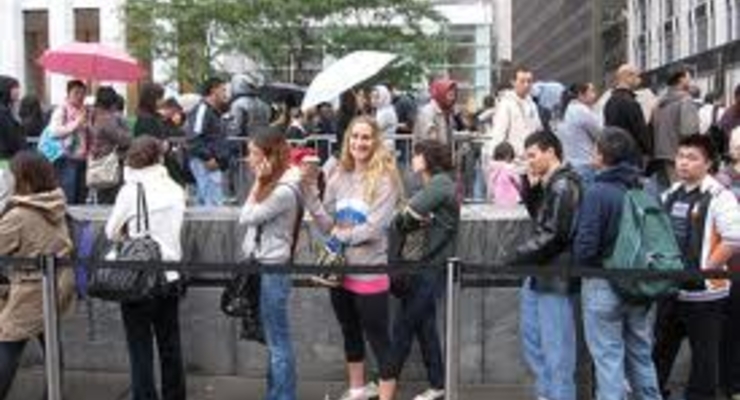 iPhone 4S раскупают как горячие пирожки