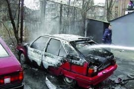Ночные поджоги автомобилей в Киеве продолжаются
