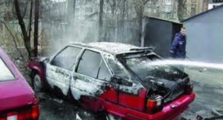 Ночные поджоги автомобилей в Киеве продолжаются