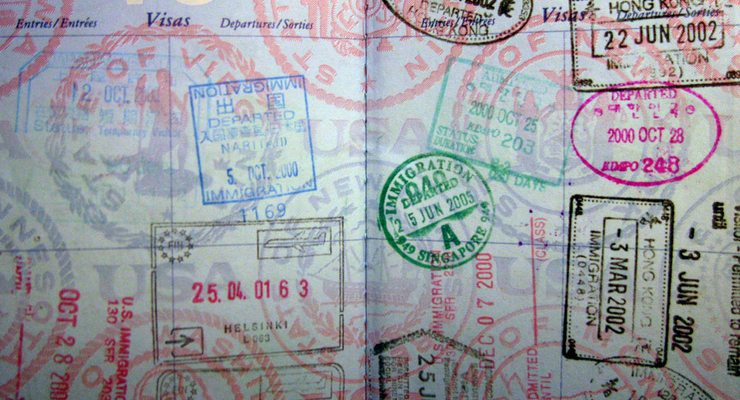 Украинцы смогут ездить в Европу без виз не раньше 2015 года, - СМИ